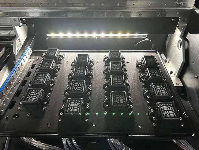 Impresora de sublimación industrial de 1,9m para tejidos de fibra con 24 cabezales Epson I3200A1