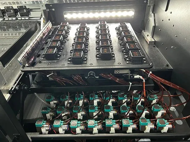 Impresora de sublimación industrial de 1,9m para tejidos de fibra con 24 cabezales Epson I3200A1